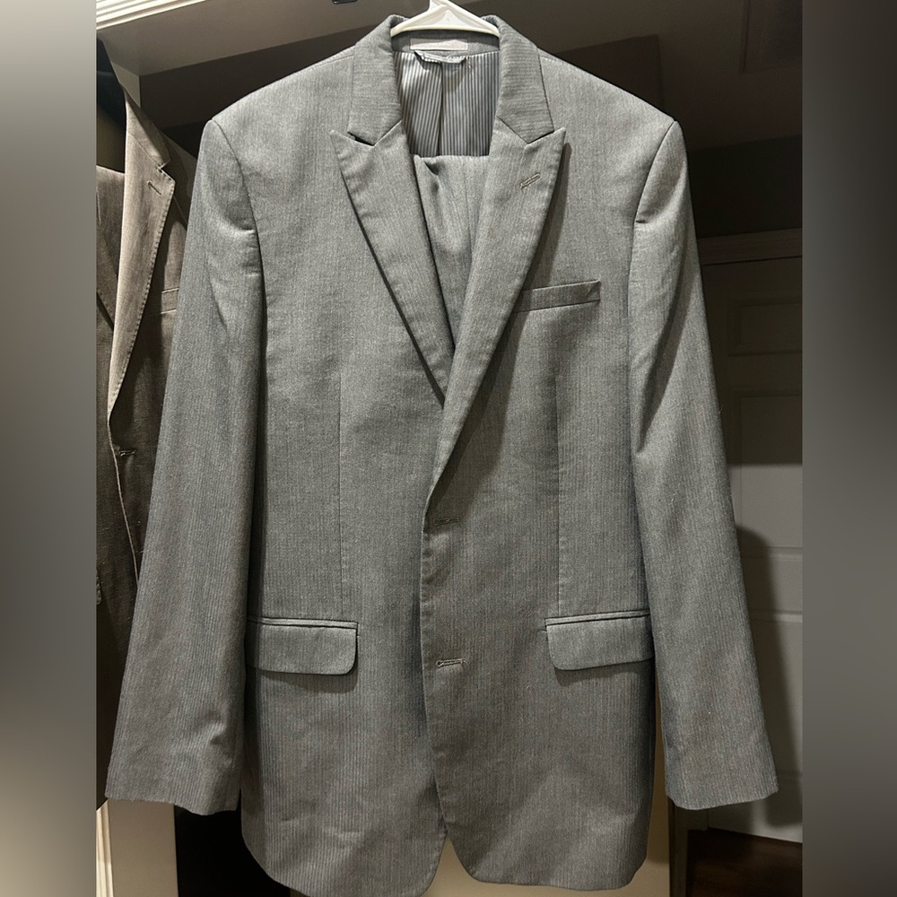 Joseph Abboud (Joe) Herringbone Gray Slim Suit - 40 Long